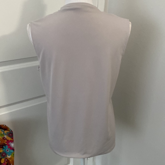 🥭(4 for $15) Grey Tahari Blouse - Picture 2 of 6